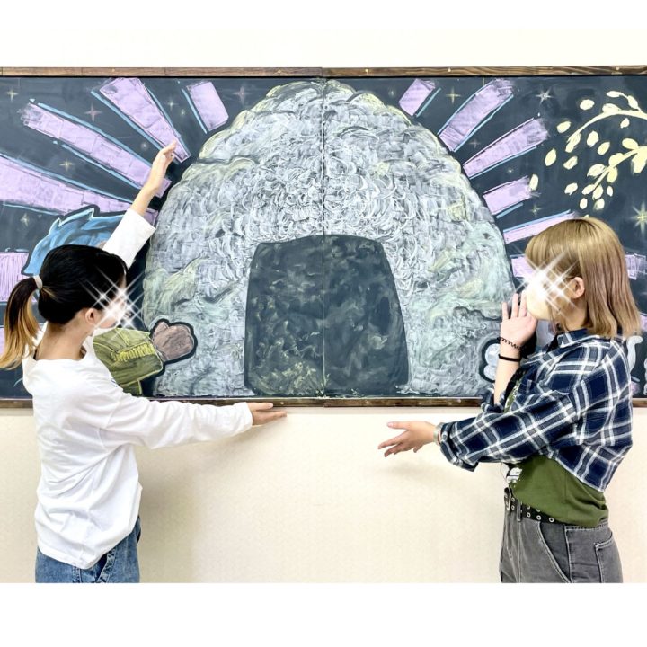 コミックイラスト科 秋の黒板アートを制作 カフェ店内をイラストで彩る Jam 日本アニメ マンガ専門学校